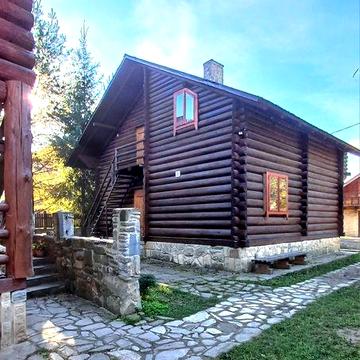 Відпочинок у Карпатах з басейном.