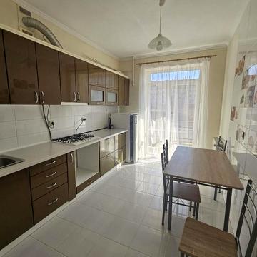 Виставка, 10б