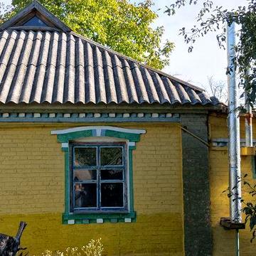 Будинок у тихому, спокійному селі