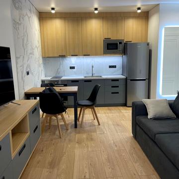 Зарічна вул., 4