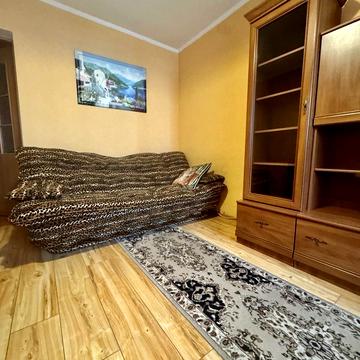 Тополина вул., 18