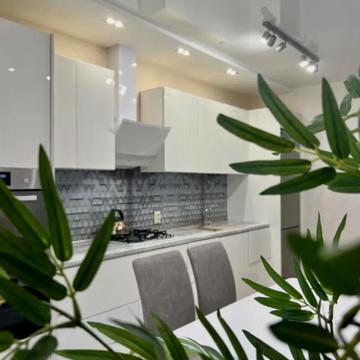 Левка Лукяненка вул. (Василя Жуковського), 16, 18, 20, 24