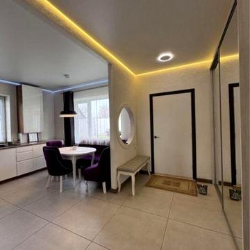 Оренда сучасного Будинку неподалік від Центру міста