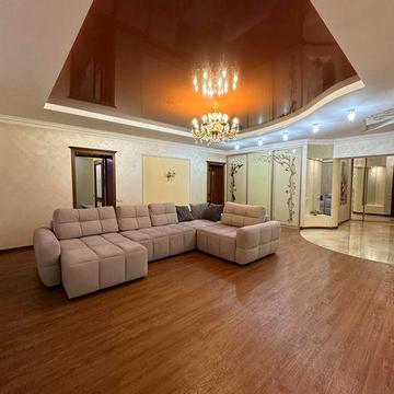 Оренда 3-кімнатної дизайнерської квартири в центрі міста (офіс-центр)