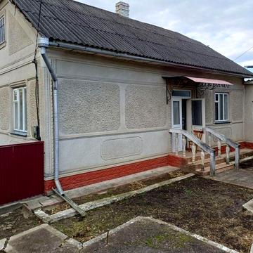 М. Новоселиця. Продаються два будинка на одному подвірї