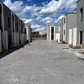 Подільська вул., 1