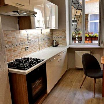 2-к, Корзо вул., 25, Центр