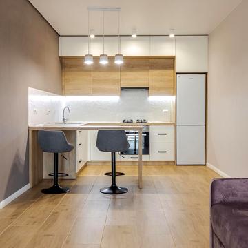 Угорська вул., 12