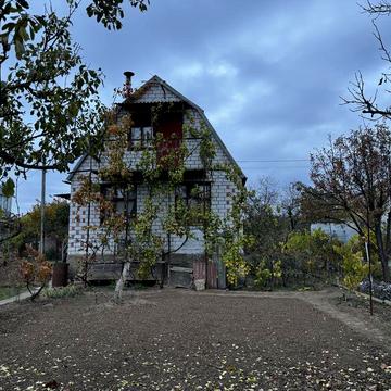 Дача біля річки(садове товариство)