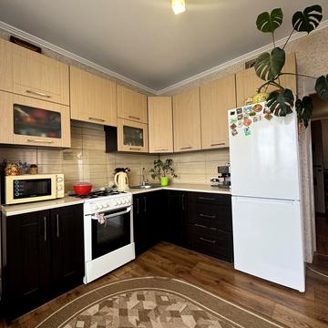 Будівельників вул., 2