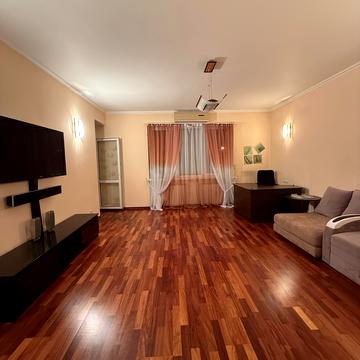 Володимира Івасюка просп. (Героїв Сталінграду), 4