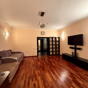 Володимира Івасюка просп. (Героїв Сталінграду), 4