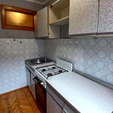 Карпатська вул., 10