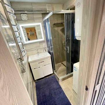 вул. Новознесенська. Оренда. АВТОЗАРЯДКА. СВІТЛО НЕ ВИМИКАЮТЬ! 4 кімн.