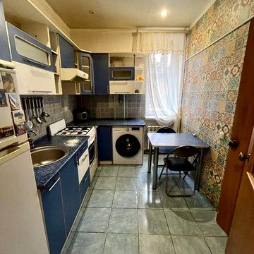 Продажа 2 комн квартира Центр Спортивная АО