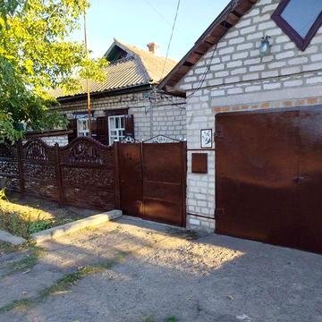 Продам будинок. Південна сторона.