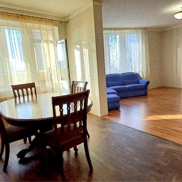 Продам простору 3-кім.кв-ру по Дніпровській Набережній ЖК