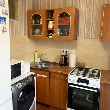 Продам 1-кім.кв з ремонтом та меблями на 3- м районі.