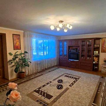 Комфортний та затишний будинок у передмісті Черкас.