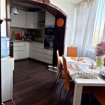 Простора 3-к квартира 90 м² з якісним ремонтом Червоної Калини 77