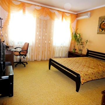 Яші Гордієнка вул., 9