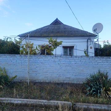 Продаю будинок мікрорайон Варварівка окремий двір гарний стан