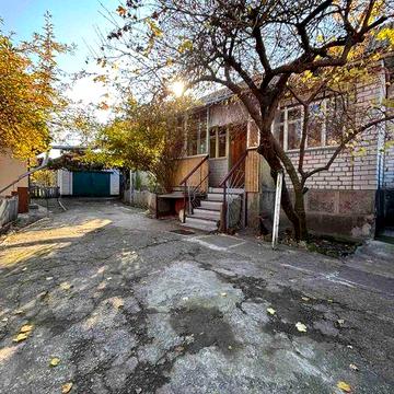 Продам частину будинку (76кв.м)/ вул. П. Полуботка/земля приватизована