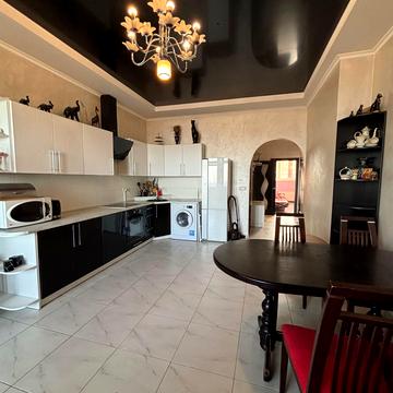 Базарна вул., 7