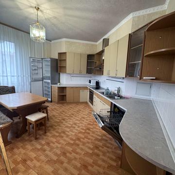 Деревлянська вул. (Якіра), 8