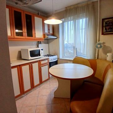 Прирічна вул., 5