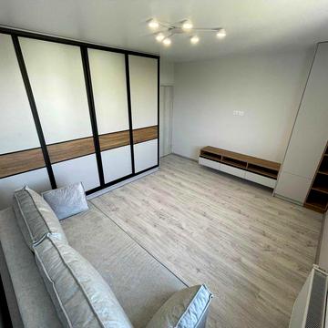 Продам 1 кімнатну квартиру 43 кв.м. м. Новояворівськ!