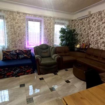 Продам комфортний одноповерховий будинок на проспекті Металургів