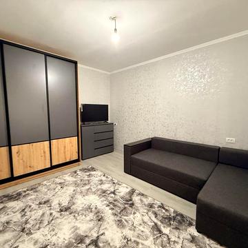 Сдам до лета 1 клмнатную на втором  этаже