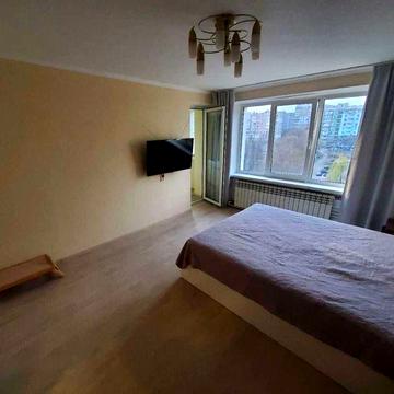 Здається 2-х кімнатна квартира на вул. Менахем-Мендл Шнеєрсона, буд.3.