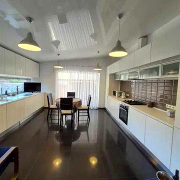 Продам 5 комнатный дом в Новоалександровке. Бассейн, сауна