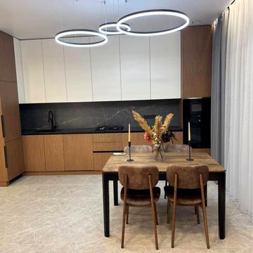 Закарпатська вул., 4