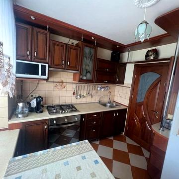 Павла Тичини вул., 1