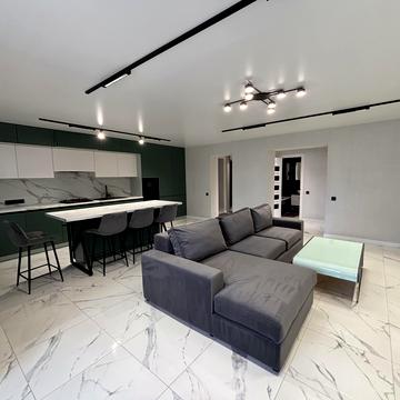 Михайла Грушевського вул., 5