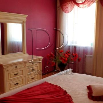 Анни Ахматової вул., 13-Д