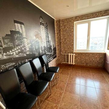 Продаж З кімнатной квартири 5 мрк.Зарічний