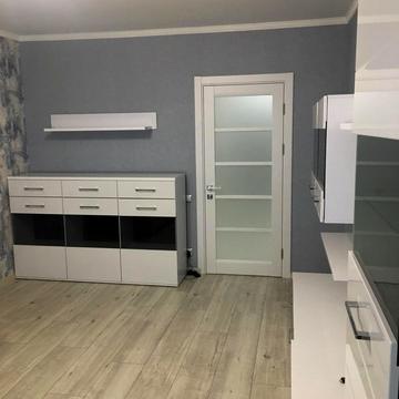 Хорольська вул., 1-А