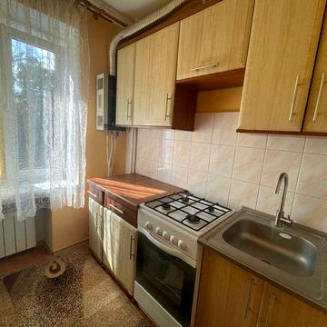 1 кім Фабрична (Бам)  для 1-2 дівчат. Вільна