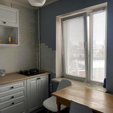 Нововокзальна вул., 19