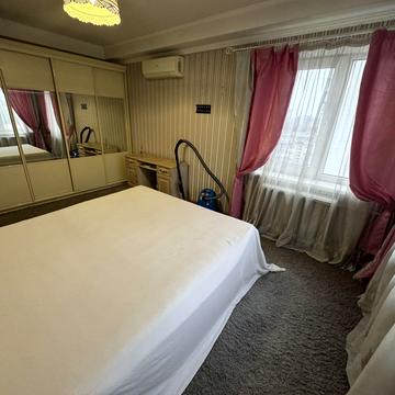 Братиславська вул., 14