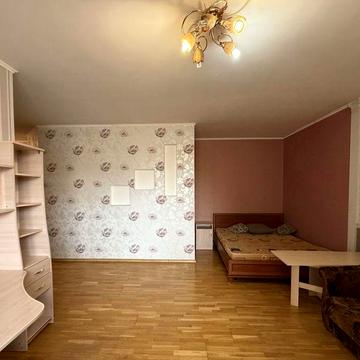 Здається в оренду 1 км квартира в центрі міста