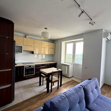 Валерія Лобановського вул., 27