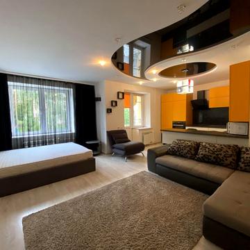 Валерія Лобановського вул., 27