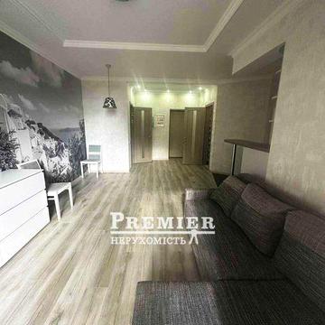 1-кімнатна квартира з дизайнерським ремонтом на вул. Грушевського