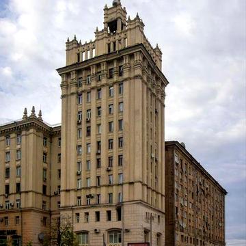 Сдам 2 комнатную квартиру. Центр. Дом со шпилем. Собственник