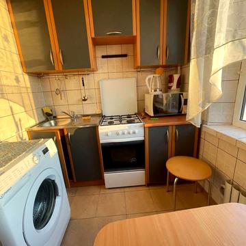 Науки просп. (Леніна), 21